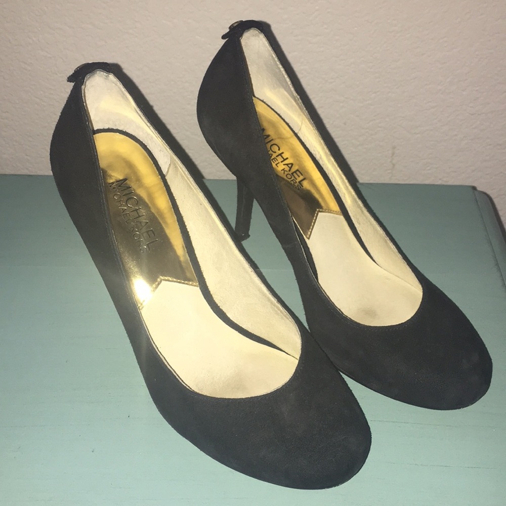 Michael kors suede pump